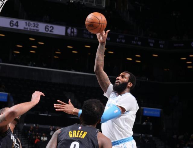 世界杯官方安装-被轻视的篮板怪兽！庄神像霍华德一样在湖人救赎？